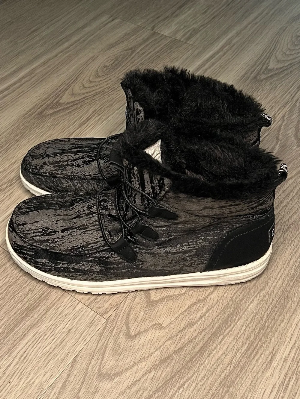 Hey Dude Lea Fur Black Sz 10 Light weight